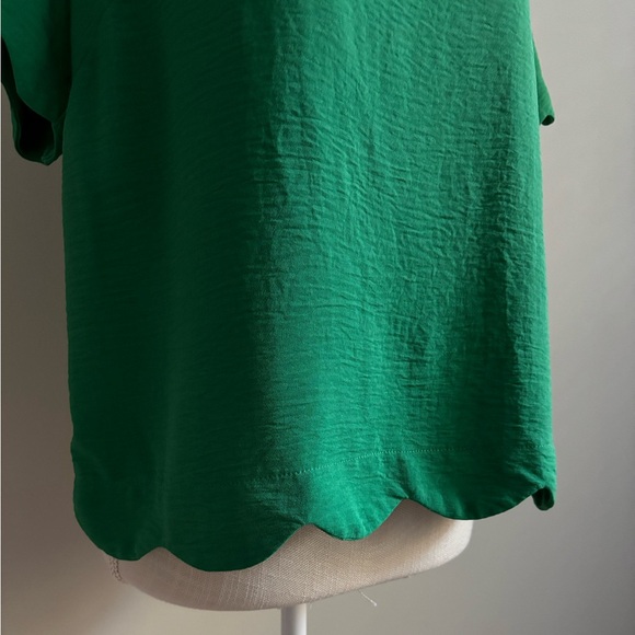 Short Sleeve Scalloped Hem Top Green - Picture 3 of 9